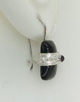 黒と白のボールピアス
