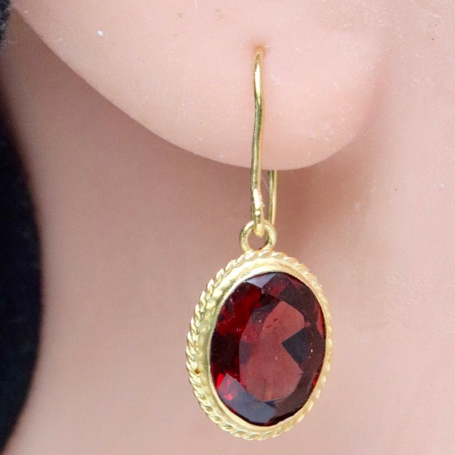 K14オーバルブリリアントカットガーネットピアス : Museum of Jewelry