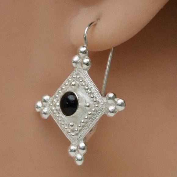 デビシルバーガーネットピアス : Museum of Jewelry