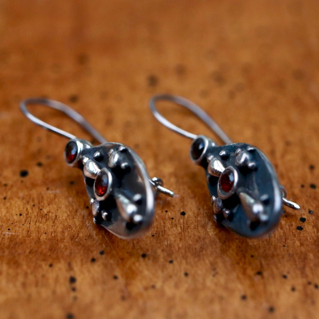 Eleanor of Aquitaine Garnet Earrings : Museum of Jewelry
