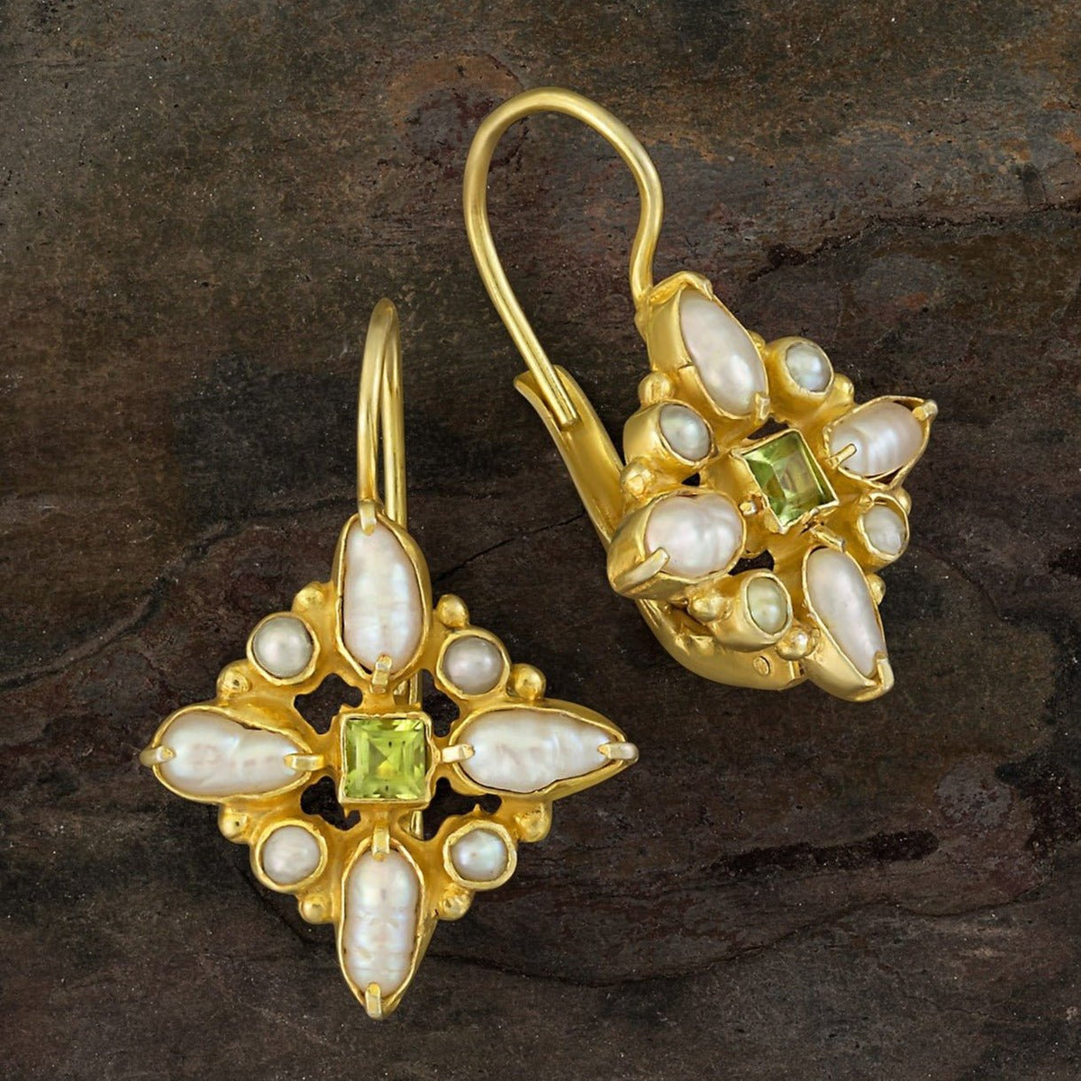 Peridot & Pearl factory Earrings