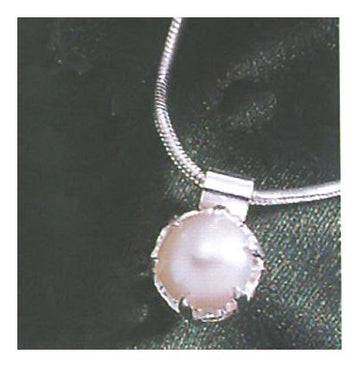 Plymouth Pearl Necklace