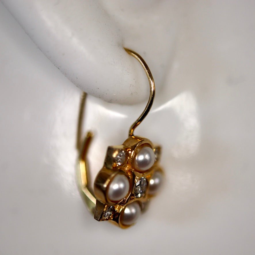 Vintage 14K hot gold pearl earrings.