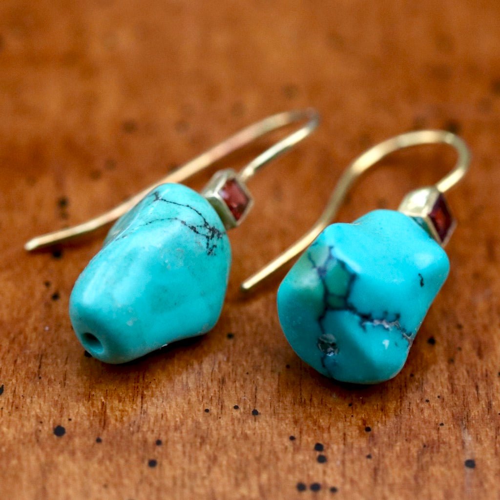 タオスターコイズとガーネットのイヤリング : Museum of Jewelry