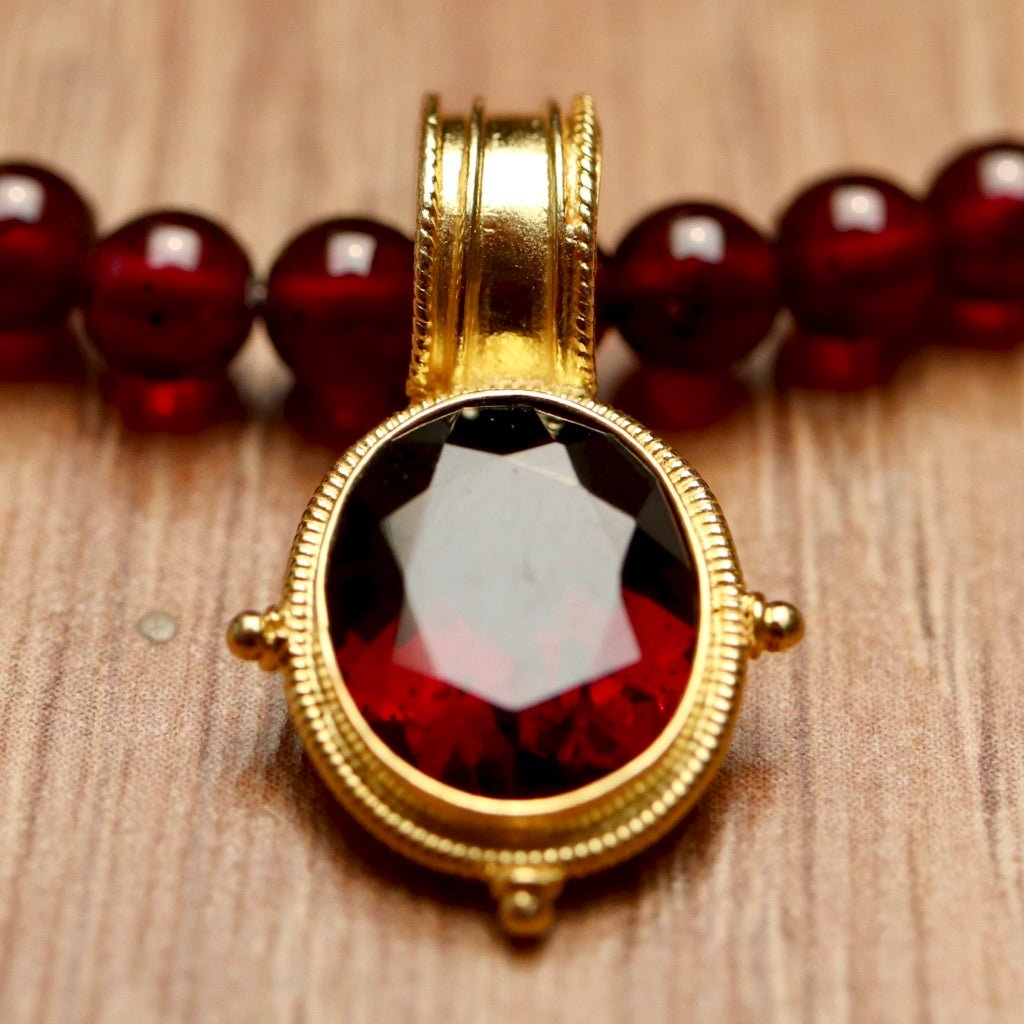 Violetta online Garnet Necklace