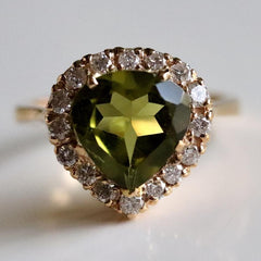 All About the August Birthstone: Peridot
