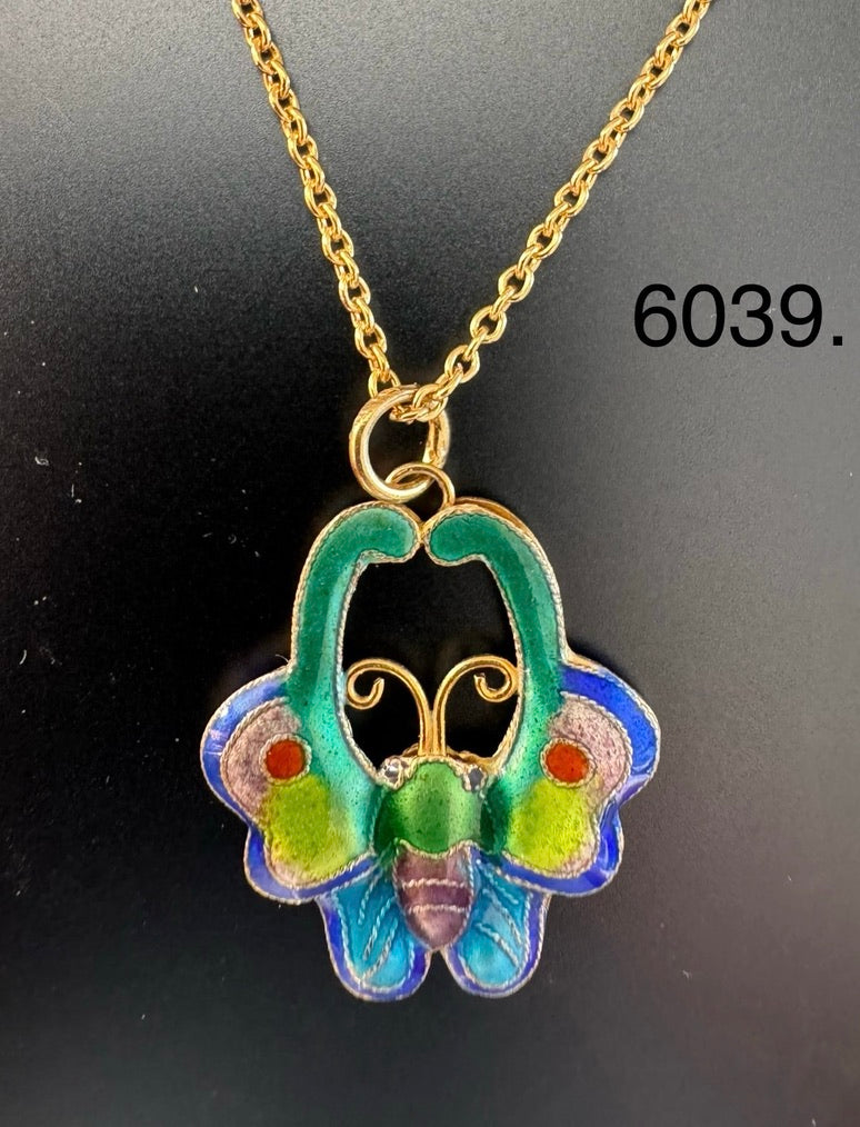 SILVER ENAMEL FANCY MOTH NECKLACE, GRN TOP