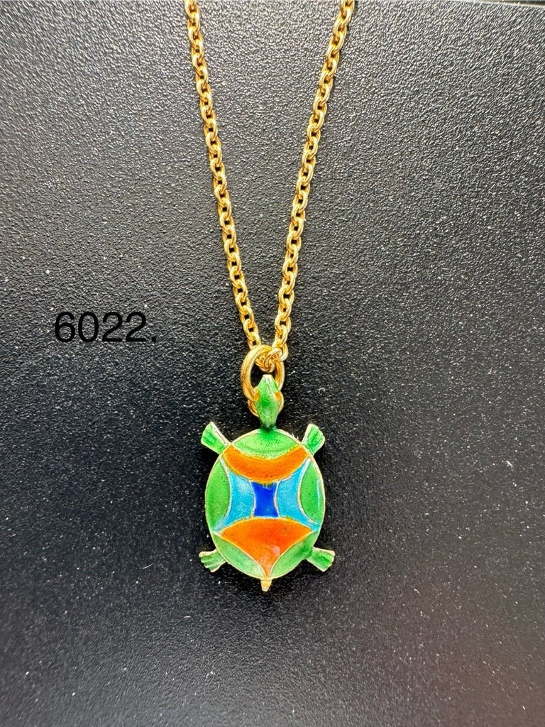 SILVER ENAMEL TURTLE NECKLACE, GR/RST/SKY