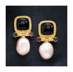 14k Arnsworth Castle Onyx, Pearl and Garnet Earrings