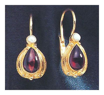 14k Garnet Lamplight Earrings