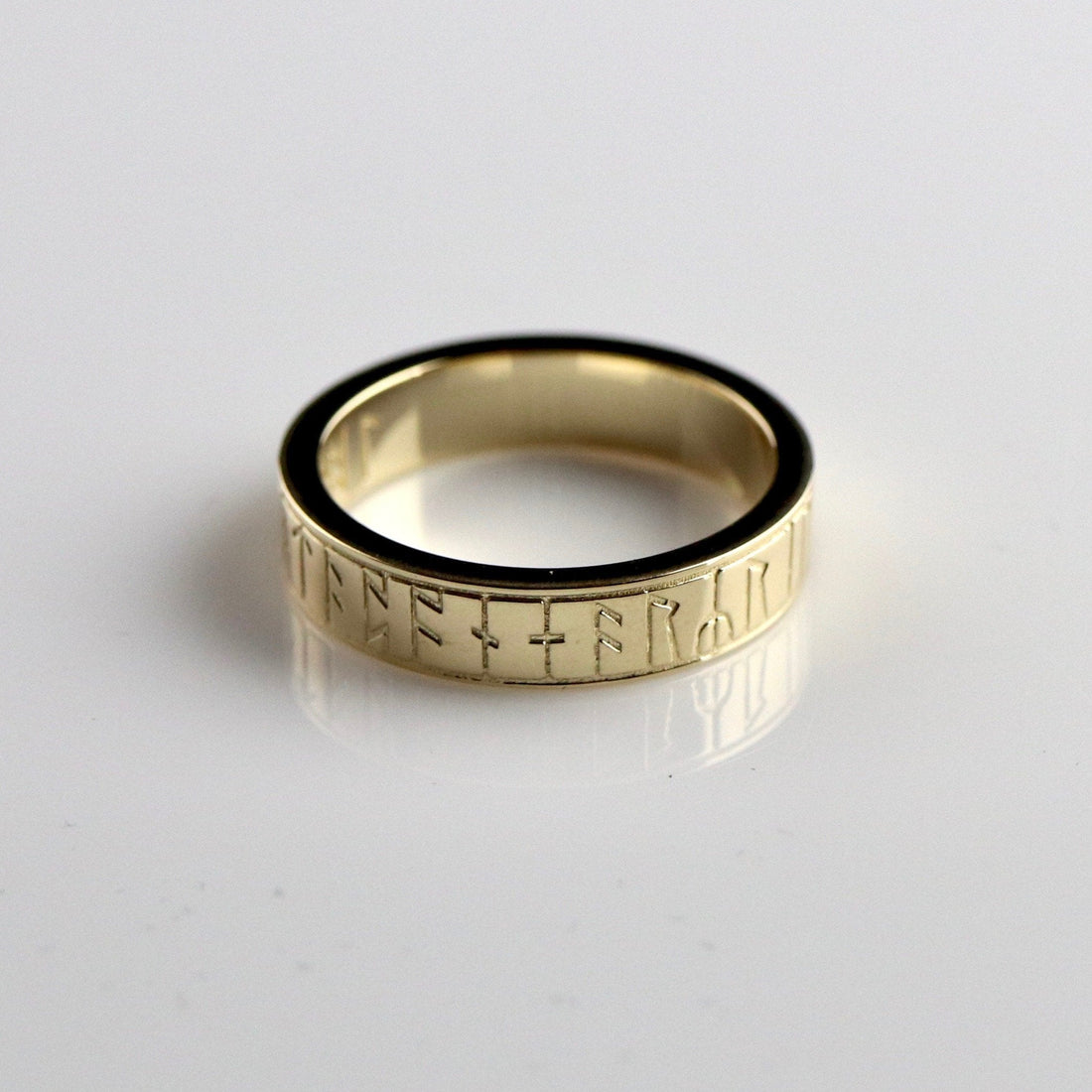 Kingmoor Ring - Gold : Museum of Jewelry